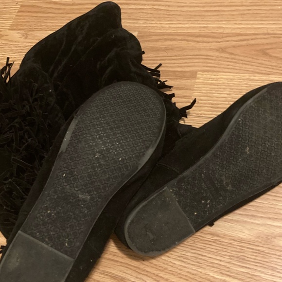 Friends-14 Size 6.5 knee high moccasins - Picture 3 of 6